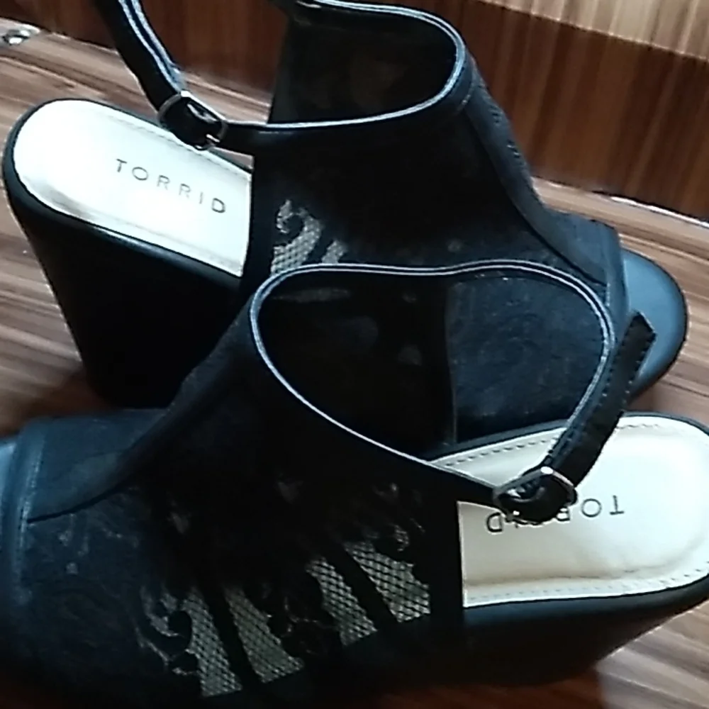 Torrid black lace platform heels wedges 11W